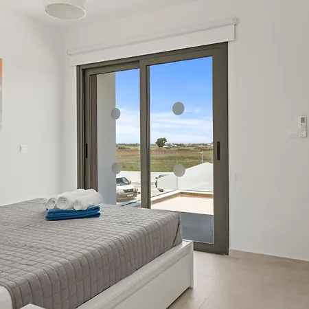 Serenity Waves 19 Villa Larnaca